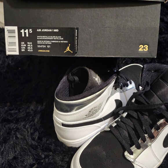 Air Jordan's 1 Mid - Picture 3 of 3